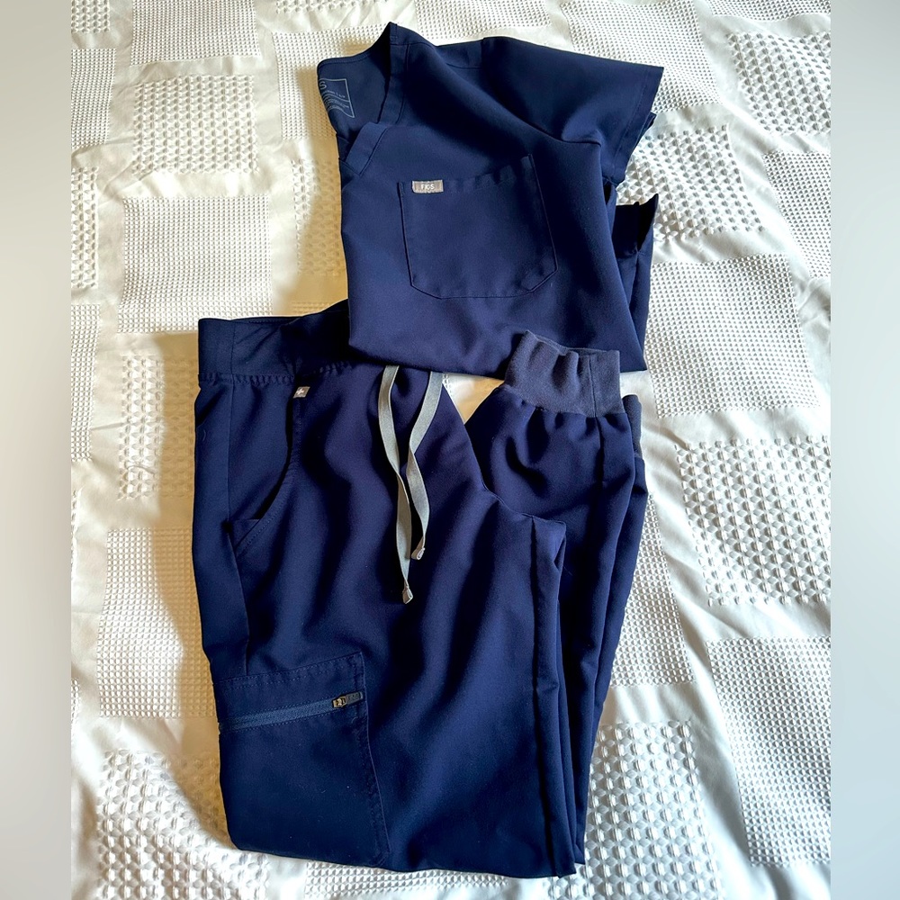 Small petite Figs scrub set